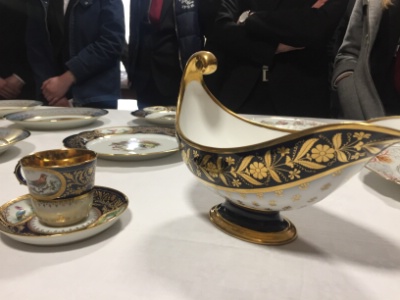 Pièces de vaisselle sauvées de l'incendie de Tuileries, en 1871.
