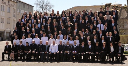 Le chef de l'Elysée a posé avec l'ensemble des élèves de la promotion qu'il parraine. Le chef de l'Elysée a posé avec l'ensemble des élèves de la promotion qu'il parraine.