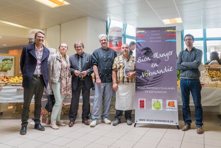 De gauche à droite : M. Schiffmacher (proviseur adjoint), Mme Toufflet (responsable administratif et comptable), Mme Delalance (adjointe à la gestionnaire), Gilles Richard (proviseur), M. Leroy (chef des cuisines), M. Lagoa Nunes (fournisseur) et M. Mesnildrey (Irqua-Normandie). De gauche à droite : M. Schiffmacher (proviseur adjoint), Mme Toufflet (responsable administratif et comptable), Mme Delalance (adjointe à la gestionnaire), Gilles Richard (proviseur), M. Leroy (chef des cuisines), M. Lagoa Nunes (fournisseur) et M. Mesnildrey (Irqua-Normandie).