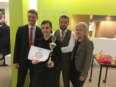 Les trois professeurs qui ont formé Manon Ain Esteblet sont Mme Courseau, M. Billaud et Mr Courseau.