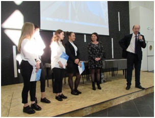 Manon, Agathe, Gwendoline et Jackeline, élèves de bac STHR en stage à Lleida, Espagne. Manon, Agathe, Gwendoline et Jackeline, élèves de bac STHR en stage à Lleida, Espagne.