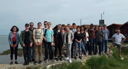 Les élèves de Robert Buron et leurs professeurs dans la région bordelaise. Les élèves de Robert Buron et leurs professeurs dans la région bordelaise.
