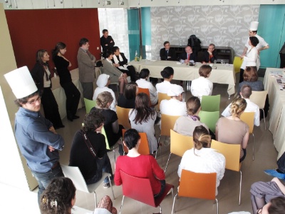 Alain Senderens était venu rencontrer les étudiants du lycée Guillaume Tirel. Alain Senderens était venu rencontrer les étudiants du lycée Guillaume Tirel.