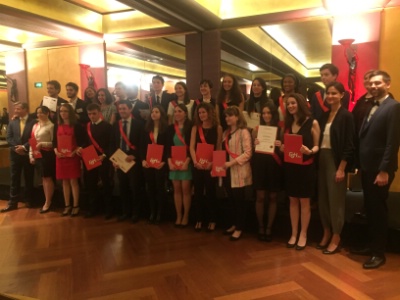 Les diplômés de la promotion 2016 ESH. Les diplômés de la promotion 2016 ESH.