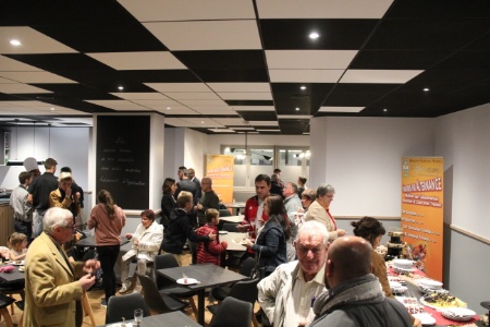 professionnels et partenaires sont ą l'inauguration du nouveau restaurant d'application du MFR Fontanil