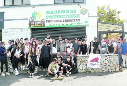 Les élèves de Lautréamont et leurs professeurs ont déjeuné à la Ferme en direct, avec les jeunes agriculteurs Les élèves de Lautréamont et leurs professeurs ont déjeuné à la Ferme en direct, avec les jeunes agriculteurs