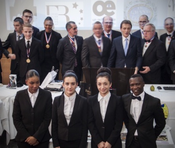 Au premier plan les gagnants, de gauche à droite : Bruna Barbosa-Teixeira, Clarisse Guilloton, Clara Bouin, Zakaridja Diaby. Au premier plan les gagnants, de gauche à droite : Bruna Barbosa-Teixeira, Clarisse Guilloton, Clara Bouin, Zakaridja Diaby.