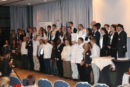 Les meilleurs apprentis EPMT 2017 par spécialité avec leurs parrains Les meilleurs apprentis EPMT 2017 par spécialité avec leurs parrains