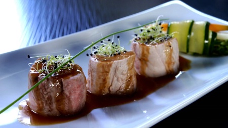 Le plat de Mathieu Coiffard : Médaillon de porc Cul Noir du Limousin aux légumes croquants, sauce aigre douce Le plat de Mathieu Coiffard : Médaillon de porc Cul Noir du Limousin aux légumes croquants, sauce aigre douce