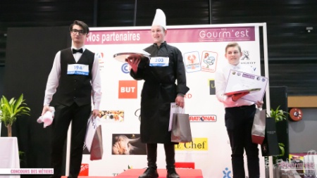 Les lauréats de la course des garçons de café