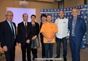 Les 5 ambassadeurs du lycée Lautréamont entourés de Michel Pélieu et Cyrille Courade Les 5 ambassadeurs du lycée Lautréamont entourés de Michel Pélieu et Cyrille Courade