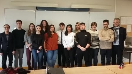 Les étudiants de BTS du lycée Jacques Coeur et leurs professeurs. Les étudiants de BTS du lycée Jacques Coeur et leurs professeurs.