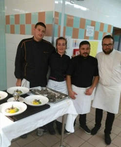 de gauche à droite : Cédric Layeul professeur de cuisine Audray Ratte professeur de cuisine, Adrien Gouillat second de la maison Gambert, Mathieu Chartron  chef et patron de la maison Gambert.