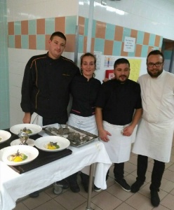 de gauche à droite : Cédric Layeul professeur de cuisine Audray Ratte professeur de cuisine, Adrien Gouillat second de la maison Gambert, Mathieu Chartron chef et patron de la maison Gambert.