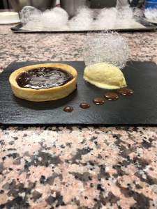 Tartelette au chocolat CaraÏbe caramel beurre salé, glace vanille.
