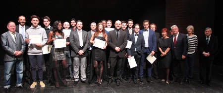 Les élèves diplômés du bac pro commercialisation et restauration. Les élèves diplômés du bac pro commercialisation et restauration.