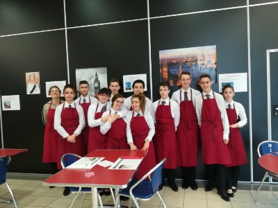 Les élèves Bac Pro du lycée Larbaud pour un Afternoon Tea
