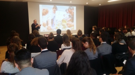 Intervention de Jean Dusaussoy pour les accords Mets et Vins devant les étudiants de la licence professionnelle MACAT (Métiers des Arts Culinaires et des Arts de la Table) Intervention de Jean Dusaussoy pour les accords Mets et Vins devant les étudiants de la licence professionnelle MACAT (Métiers des Arts Culinaires et des Arts de la Table)