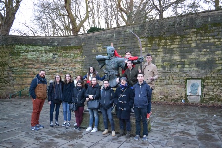 groupe d'apprentis du CFA de Ploufragan à Nottingham chez Robin Wood groupe d'apprentis du CFA de Ploufragan à Nottingham chez Robin Wood