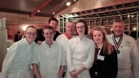 Guillaume, Émilie, Julie et Marine lors du concours des métiers de bouche, organisé par le Rotary. Guillaume, Émilie, Julie et Marine lors du concours des métiers de bouche, organisé par le Rotary.