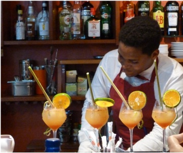 Préparation du cocktail du candidat 2, Marveen Louis en TBP HR au lycée Melkior et Garré , gagnant du concours : 'Soley péyi ' Préparation du cocktail du candidat 2, Marveen Louis en TBP HR au lycée Melkior et Garré , gagnant du concours : 'Soley péyi '