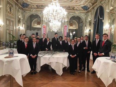 1ère année BTS Hôtellerie Restauration de l'EHP dans les salons de la préfecture de Périgueux 1ère année BTS Hôtellerie Restauration de l'EHP dans les salons de la préfecture de Périgueux
