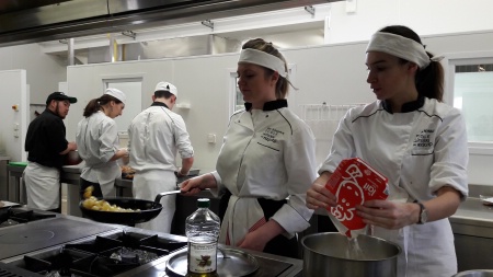les étudiants devaient penser leurs recettes en accord avec les poèmes les étudiants devaient penser leurs recettes en accord avec les poèmes