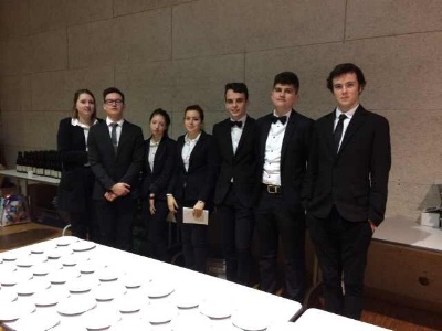 Les étudiants du lycée du Paraclet lors de la soirée de caritative Les étudiants du lycée du Paraclet lors de la soirée de caritative
