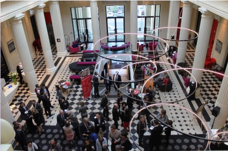 Le hall du Radisson Blu de Nantes Le hall du Radisson Blu de Nantes