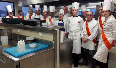 Les disciples Escoffier Normandie Grand Ouest avec la brigade du lycée de Canteleu Les disciples Escoffier Normandie Grand Ouest avec la brigade du lycée de Canteleu