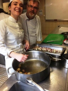 Les élèves du lycée de Canteleu avec de grands chefs Disciples Escoffier aux fourneaux Les élèves du lycée de Canteleu avec de grands chefs Disciples Escoffier aux fourneaux