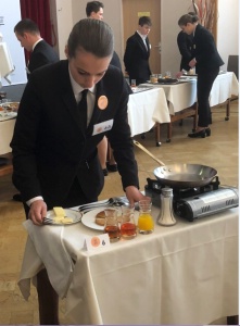 La future lauréate au flambage de crêpes