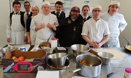 Séance de coaching pour les élèves du CFA CCI Le Mans avec Philippe Gardette, pour le concours de Tarte Tatin Séance de coaching pour les élèves du CFA CCI Le Mans avec Philippe Gardette, pour le concours de Tarte Tatin