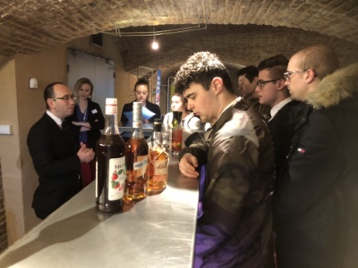 Démonstration au bar par le Chef barman, meilleur ouvrier de France (MOF), Stéphane Ginouvès