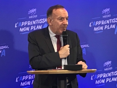 Pierre Gattaz a donné hier le départ de la nouvelle campagne du Medef en faveur de l'apprentissage. Pierre Gattaz a donné hier le départ de la nouvelle campagne du Medef en faveur de l'apprentissage.