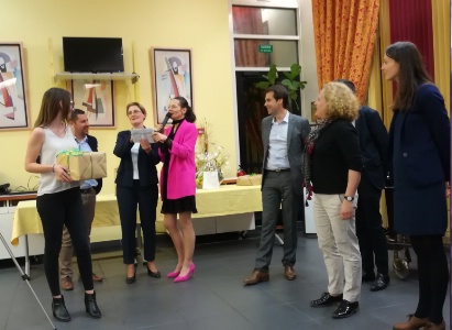 Remise de lots pour les gagnants du concours de la meilleure photo de leur séjour à l'étrange