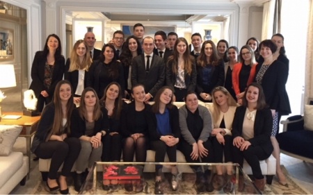 Les étudiants de la Licence Pro Encadrement et Exploitation en Hôtellerie et Restauration de Luxe Les étudiants de la Licence Pro Encadrement et Exploitation en Hôtellerie et Restauration de Luxe