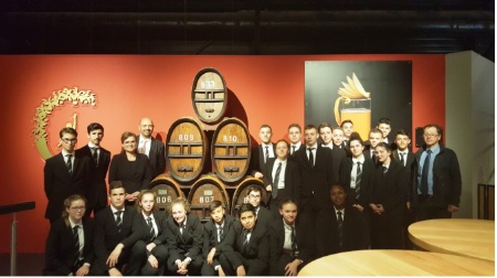 la classe 2BP2E de Georges Baptiste en visite du chai de Calvados Experience la classe 2BP2E de Georges Baptiste en visite du chai de Calvados Experience