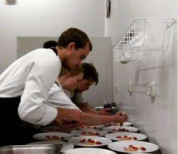 Les apprentis danois aux fourneaux Les apprentis danois aux fourneaux