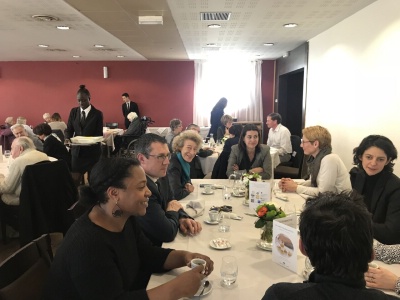 Repas sans fourchette pour 70 convives, deuxième en partant de la gauche Didier Leder proviseur