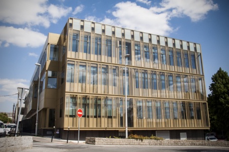 L'aile ouest du bâtiment a été refaite à neuf. L'aile ouest du bâtiment a été refaite à neuf.