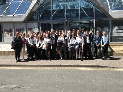 Photo de groupe devant la MET l'Ecole Hôtelière de Brighton Photo de groupe devant la MET l'Ecole Hôtelière de Brighton