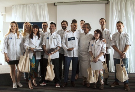 Les lauréats (élèves et professionnels) ont reçu leur prix des mains d'Olivier Roellinger Les lauréats (élèves et professionnels) ont reçu leur prix des mains d'Olivier Roellinger