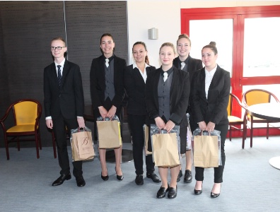 de gauche à droite : Dany, Elisabeth, Irina, Morgane, Anaïs et Marion de gauche à droite : Dany, Elisabeth, Irina, Morgane, Anaïs et Marion