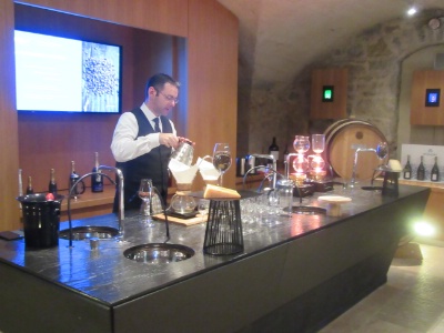 Alain Dauvergne, maître d'hôtel à l'Institut Bocuse, a animé un atelier sur les accords café-fromage lors de cette journée. Alain Dauvergne, maître d'hôtel à l'Institut Bocuse, a animé un atelier sur les accords café-fromage lors de cette journée.