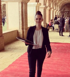 Une des élèves du lycée Jean de Pradès mobilisés pour la 2ème édition du Restaurant éphémère à l'Abbaye de Belleperche Une des élèves du lycée Jean de Pradès mobilisés pour la 2ème édition du Restaurant éphémère à l'Abbaye de Belleperche
