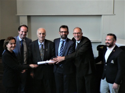 Continuité !! AE. Passation de témoin entre parrains 2018, marraine et parrain 2019 18 octobre 2018 lycée Jean Drouant : Charte du parrainage AE. association AE Promatel Paris IDF – Unatech.Pierre Berthet, entouré de gauche à droite : 2019- Mathilde Loing (Bts 1987 'Gérard Mauger'), Directrice Europe de Stop Hunger. Sébastien Rolly ( Bth 1993- Bts 1996), Directeur du développement et du bureau d'étude