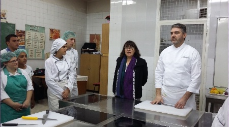 Ateliers avec le chef Christophe Dovergne particulièrement appréciés par les élèves du lycée. Ateliers avec le chef Christophe Dovergne particulièrement appréciés par les élèves du lycée.