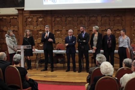 Denis Férault entouré du corps pédagogique de l'école hôtelière Paul Augier. Denis Férault entouré du corps pédagogique de l'école hôtelière Paul Augier.