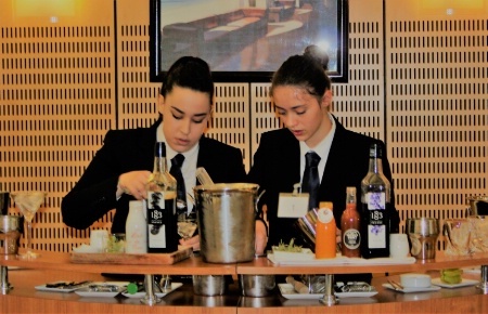Qui succèdera a Ilham El Faqraoui et Ludivine Dubost lauréates du 11ème concours des cocktails sans alcool organisé par l'ANPAA Qui succèdera a Ilham El Faqraoui et Ludivine Dubost lauréates du 11ème concours des cocktails sans alcool organisé par l'ANPAA